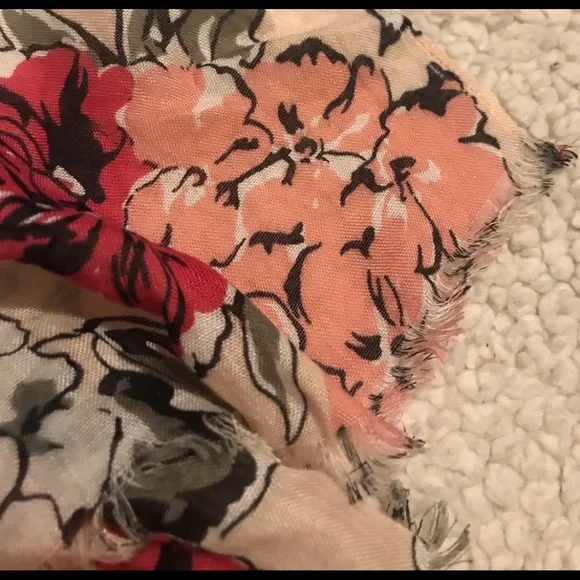 Light pink and white rose floral scarf 72” long 19” wide - Picture 4 of 11